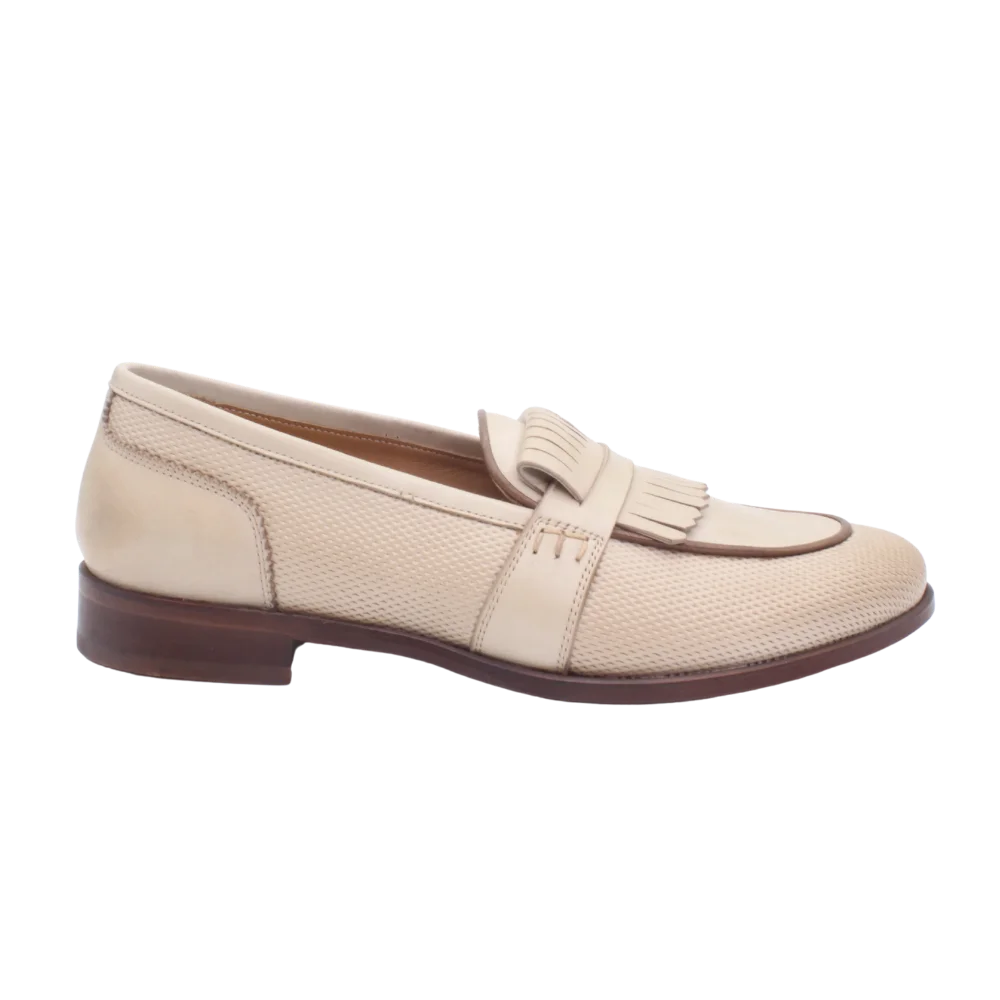 Shop Handmade Italian Leather Moccasin in White (10690) or browse our range of hand-made Italian moccasins for women in leather or suede in-store at Aliverti Durban or Cape Town, or shop online. We deliver in South Africa & offer multiple payment plans as well as accept multiple safe & secure payment methods.