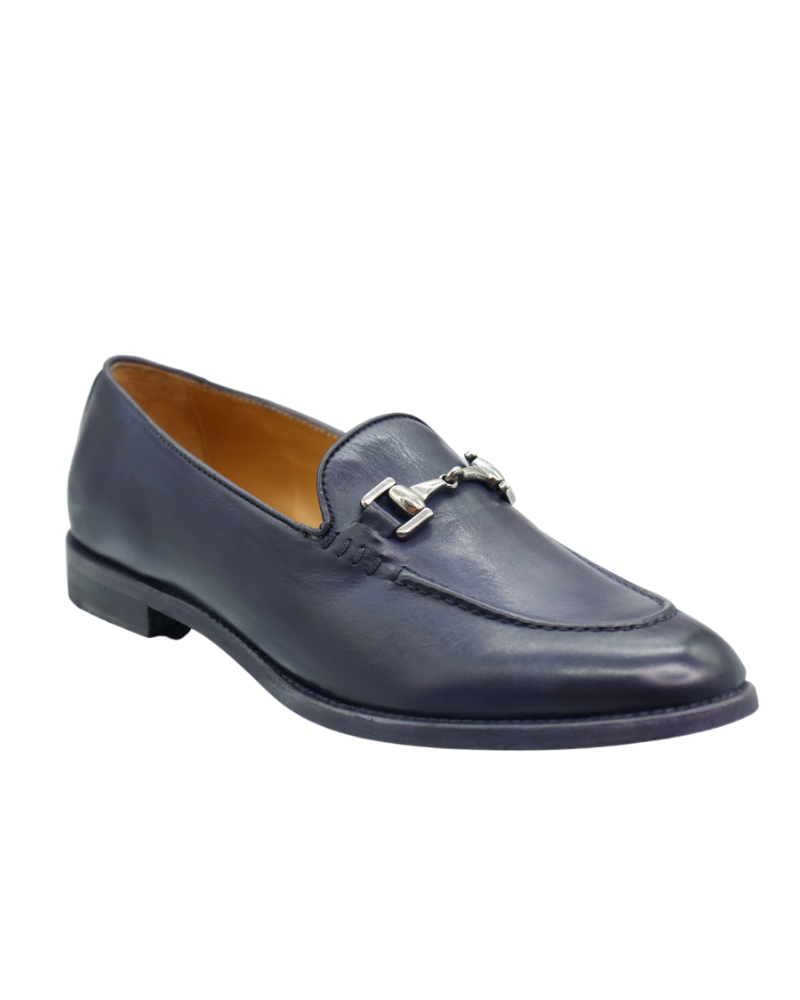 Shop Handmade Italian Leather Moccasin in Navy (9426) or browse our range of hand-made Italian moccasins for women in leather or suede in-store at Aliverti Durban or Cape Town, or shop online. We deliver in South Africa & offer multiple payment plans as well as accept multiple safe & secure payment methods.