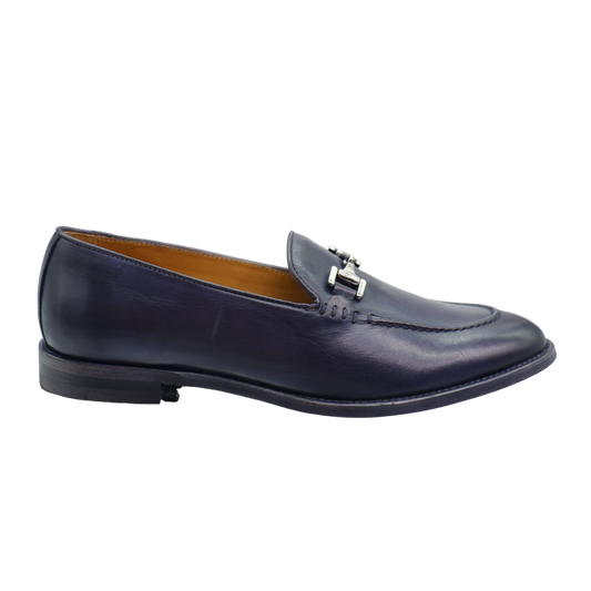 Shop Handmade Italian Leather Moccasin in Navy (9426) or browse our range of hand-made Italian moccasins for women in leather or suede in-store at Aliverti Durban or Cape Town, or shop online. We deliver in South Africa & offer multiple payment plans as well as accept multiple safe & secure payment methods.