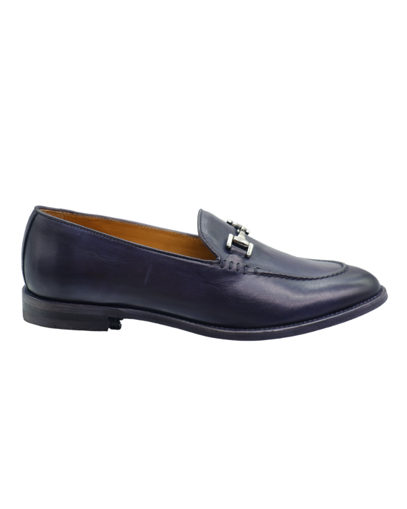 Shop Handmade Italian Leather Moccasin in Navy (9426) or browse our range of hand-made Italian moccasins for women in leather or suede in-store at Aliverti Durban or Cape Town, or shop online. We deliver in South Africa & offer multiple payment plans as well as accept multiple safe & secure payment methods.