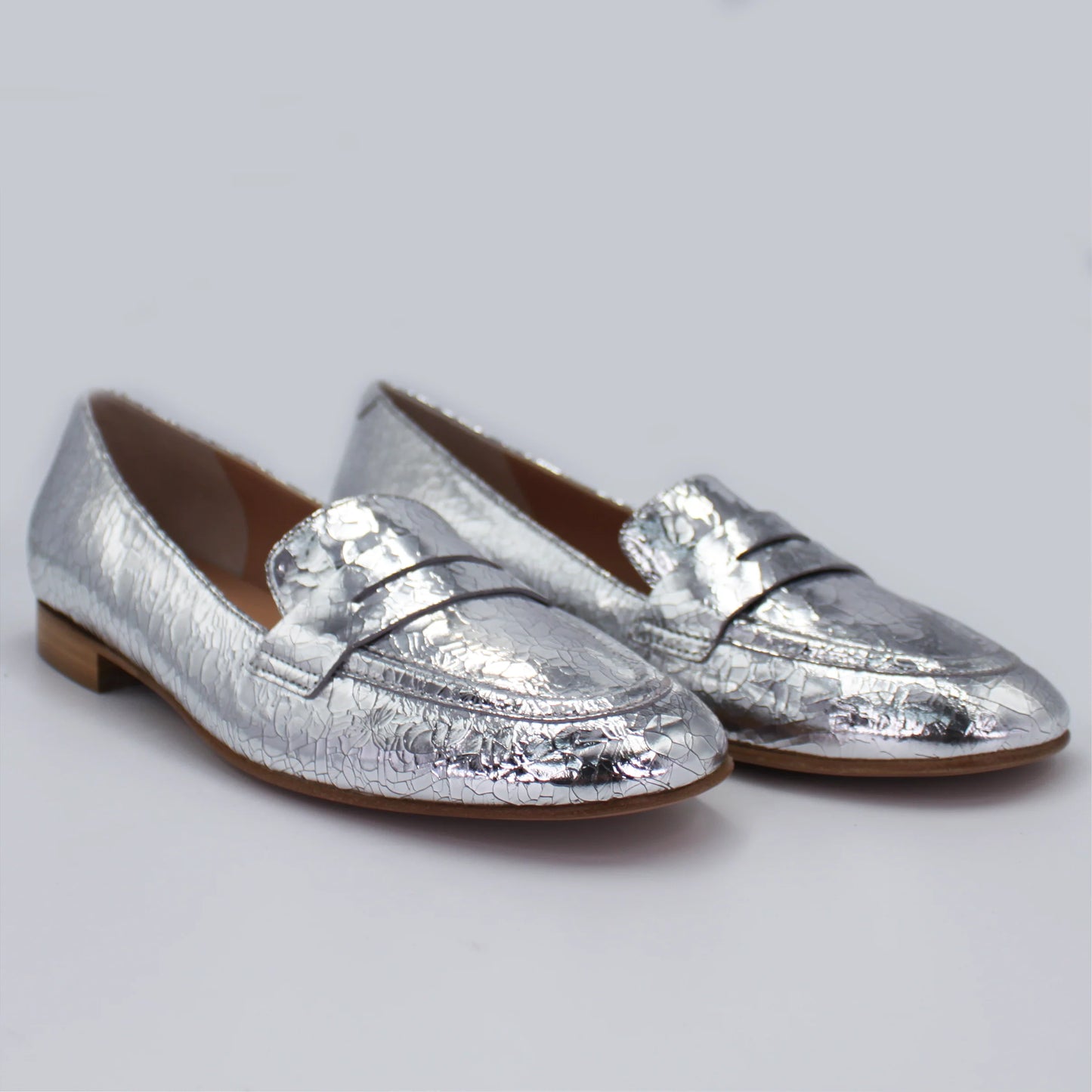 Shop Handmade Italian Leather Moccasin/Loafer in Silver for Women (60531) or browse our range of hand-made Italian moccasins & loafers for women in leather or suede in-store at Aliverti Durban or Cape Town, or shop online. We deliver in South Africa & offer multiple payment plans as well as accept multiple safe & secure payment methods.