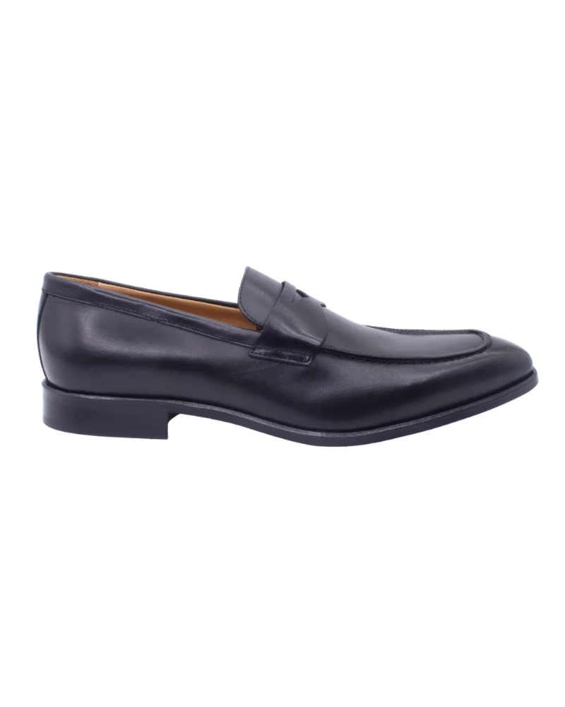 Shop Handmade Italian Leather Moccasin in Black (8434) or browse our range of hand-made Italian footwear for men in leather or suede in-store at Aliverti Durban or Cape Town, or shop online. We deliver in South Africa & offer multiple payment plans as well as accept multiple safe & secure payment methods.
