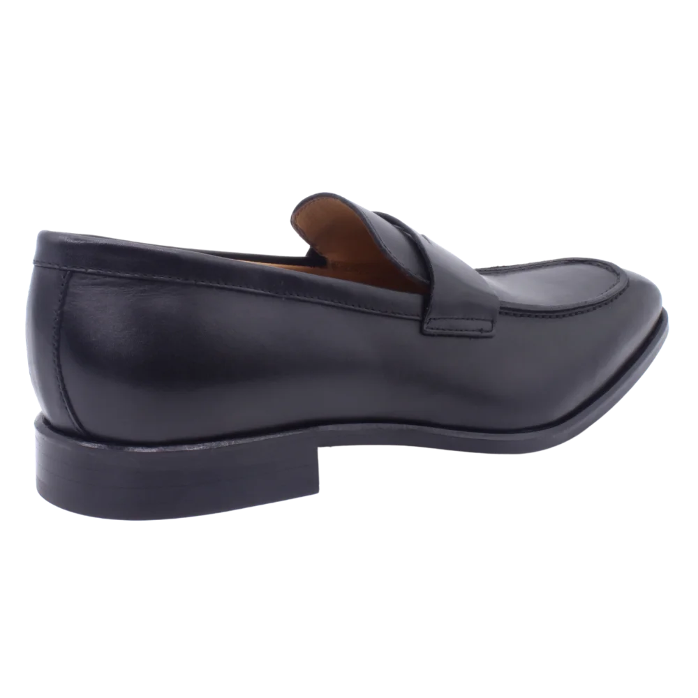 Shop Handmade Italian Leather Moccasin in Black (8434) or browse our range of hand-made Italian footwear for men in leather or suede in-store at Aliverti Durban or Cape Town, or shop online. We deliver in South Africa & offer multiple payment plans as well as accept multiple safe & secure payment methods.