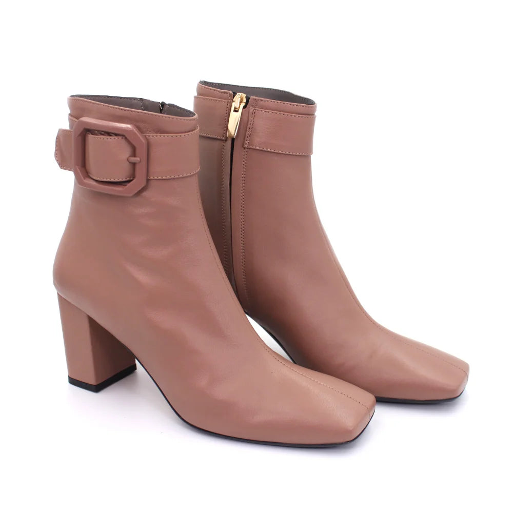 Shop Handmade Italian Leather Boot in Pink (2571) or browse our range of hand-made Italian boots for women in leather or suede in-store at Aliverti Durban or Cape Town, or shop online. We deliver in South Africa & offer multiple payment plans as well as accept multiple safe & secure payment methods.