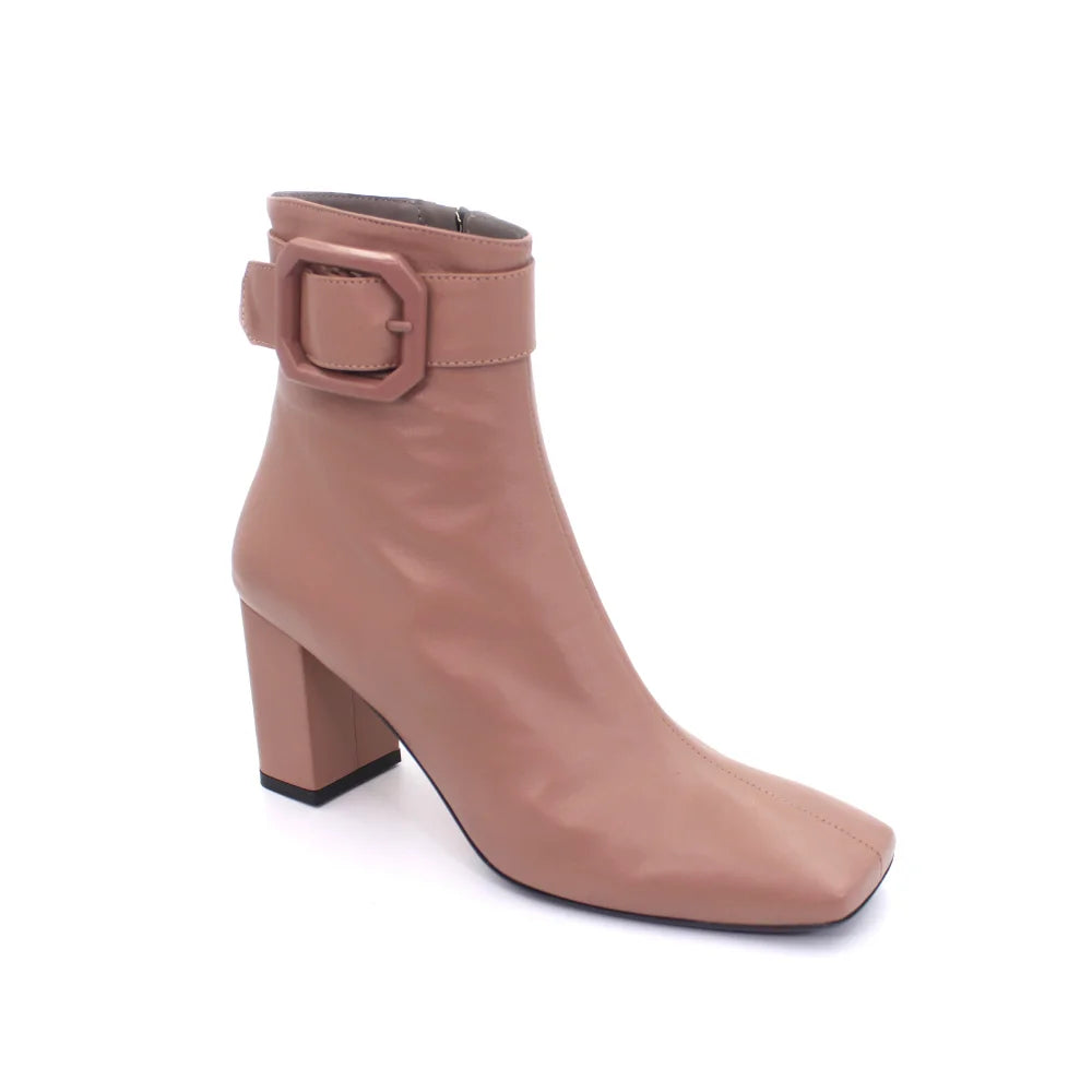 Shop Handmade Italian Leather Boot in Pink (2571) or browse our range of hand-made Italian boots for women in leather or suede in-store at Aliverti Durban or Cape Town, or shop online. We deliver in South Africa & offer multiple payment plans as well as accept multiple safe & secure payment methods.