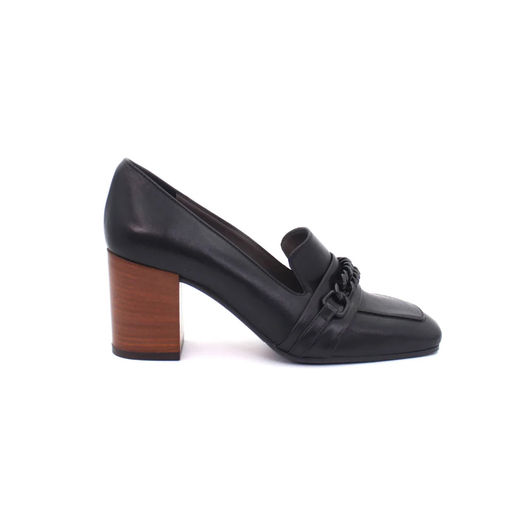 Shop Handmade Italian Leather Block Heel in Black (2128) or browse our range of hand-made Italian heels for women in leather or suede in-store at Aliverti Durban or Cape Town, or shop online. We deliver in South Africa & offer multiple payment plans as well as accept multiple safe & secure payment methods.