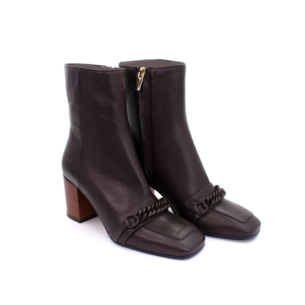 Shop Handmade Italian Leather Boot in Brown (2482) or browse our range of hand-made Italian boots for women in leather or suede in-store at Aliverti Durban or Cape Town, or shop online. We deliver in South Africa & offer multiple payment plans as well as accept multiple safe & secure payment methods.