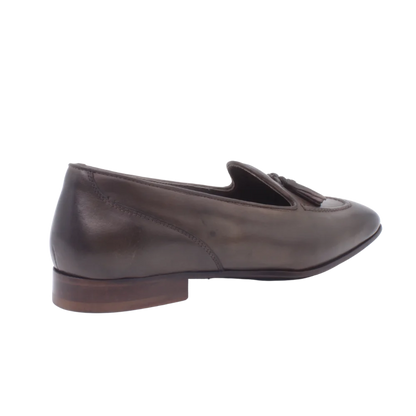Shop Handmade Italian Leather Moccasin in Taupe (10678) or browse our range of hand-made Italian moccasins for women in leather or suede in-store at Aliverti Durban or Cape Town, or shop online. We deliver in South Africa & offer multiple payment plans as well as accept multiple safe & secure payment methods.